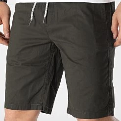 Les meilleures critiques de 😀 Short Chino 992CC2C301 Vert Kaki de Esprit ⭐