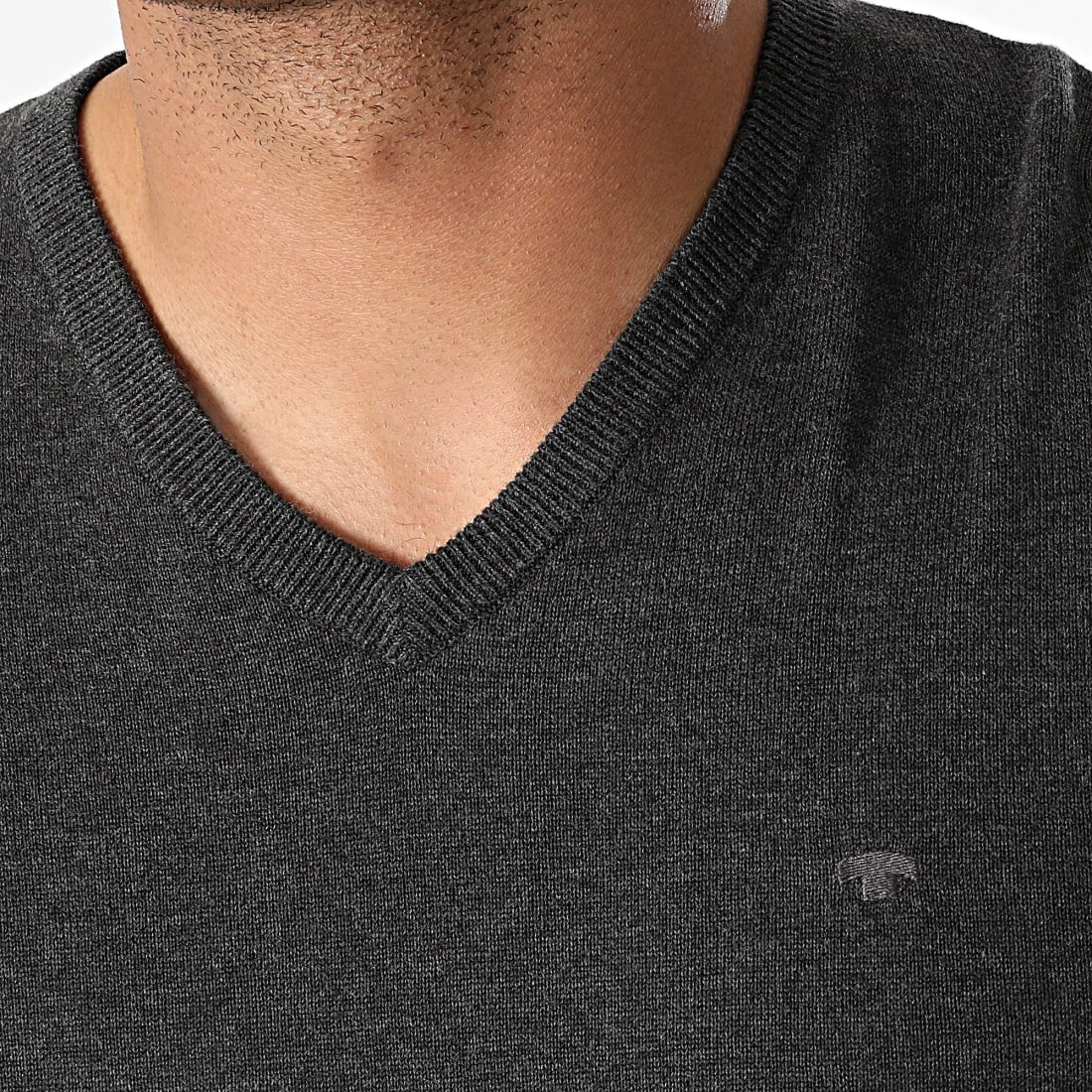 Coupon 😀 Pull Col V 1012820-XX-10 Gris Anthracite Chiné de Tom Tailor 👏 – Image 2
