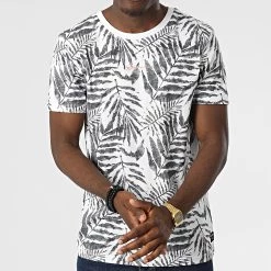 Les meilleures critiques de 👏 Tee 👕 Shirt 1031154-XX-12 Blanc Floral de Tom Tailor 👏